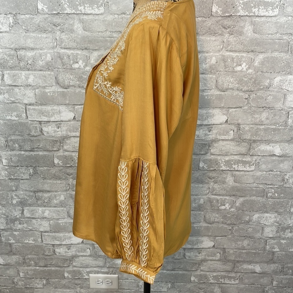 Solitaire Boho Peasant Embroidered Top - image 3